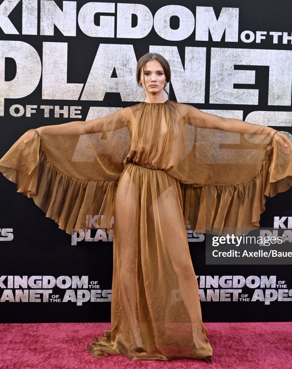 Freya Allan tweet media