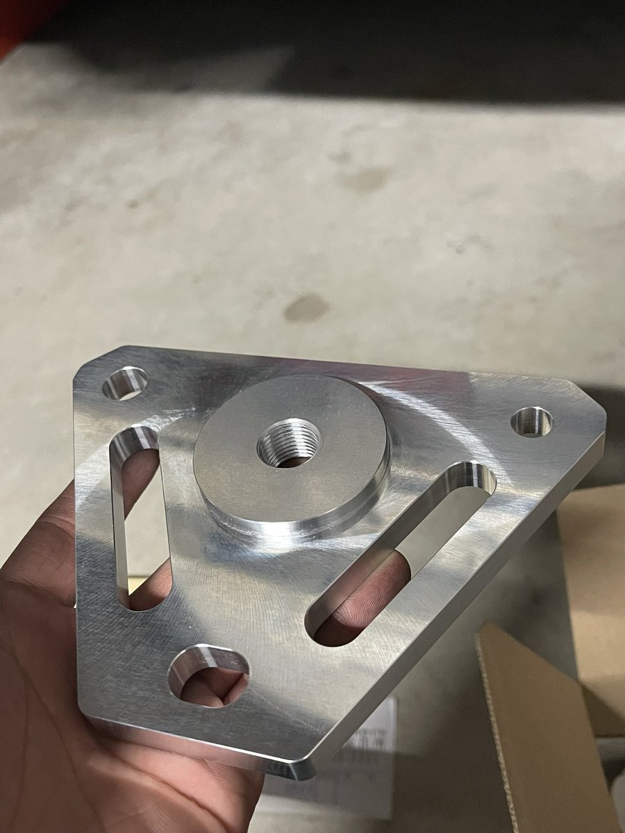 GR_86yu's tweet photo. 美岳製作所様のけん引フックベースを取り付け少し加工を加えました！

リアバンパーの中身の写真を撮るのを忘れてしまいました。。

#GR86 https://t.co/dWz6rDa3pp