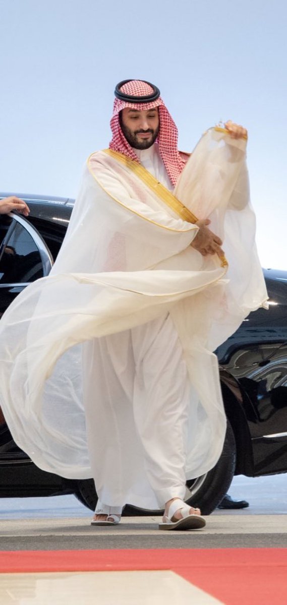 الله يحفظه ويسدد خطاه ويوفقه دنيا واخره ،، هذا الرجل في قلوبنا وموتوا بغيظكم #ليله_سقوط_محمد_بن_سلمان