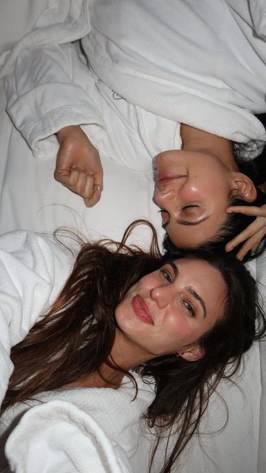 BarbsxMaca10's tweet photo. Ellas❤️‍🩹 https://t.co/M1rPPN3cBL