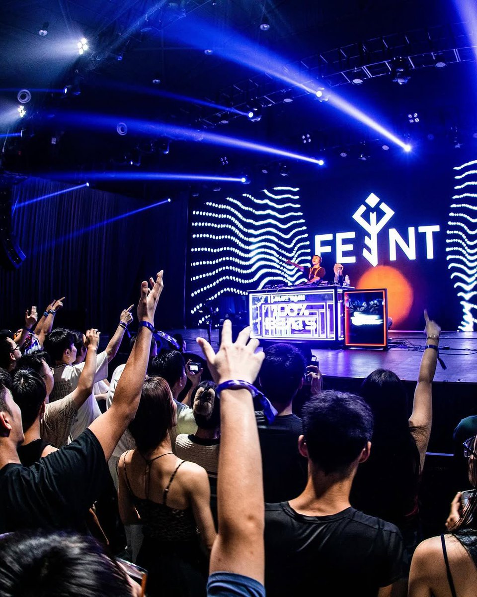 Hi guys as 2024 comes to a close i just wanted to say thanks so much to everyone who supported me again this year whether thats by coming to the shows or streaming my music <3 i’ve been a little quiet recently but i’ve been working on some new music for 2025 and i’m so proud of