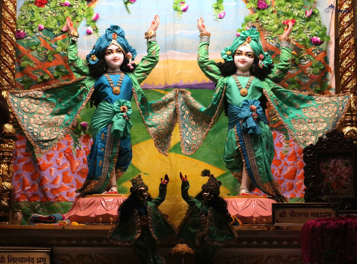 ISKCONPune's tweet photo. 🌷Mangal Arati Darshan🌷🗓20/12/2024🙏🚩@ISKCONNVCCPune🚩
.
.
#ISKCONNVCC #ISKCONPune #ISKCONNVCCPune #ISKCON
#20thdecember #20thdecember2024 #Friday
#Harinaamsankirtan #Radheshyamdas #Radheradhe
#Sankirtan #Kirtan #Vrindavan #Mayapur #Prabhupada
#GVE #GovardhanEcoVillage https://t.co/OXVe34Ythb