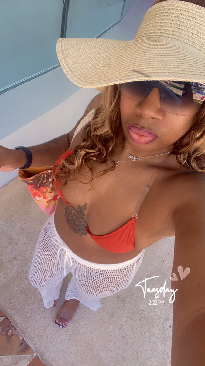 lovinlife827's tweet photo. I do what I want, I'm pressure
Don't follow the rules, I'm rebel
I stand out, bitch, I'm special
#BigNa https://t.co/kXoO6T8SoS