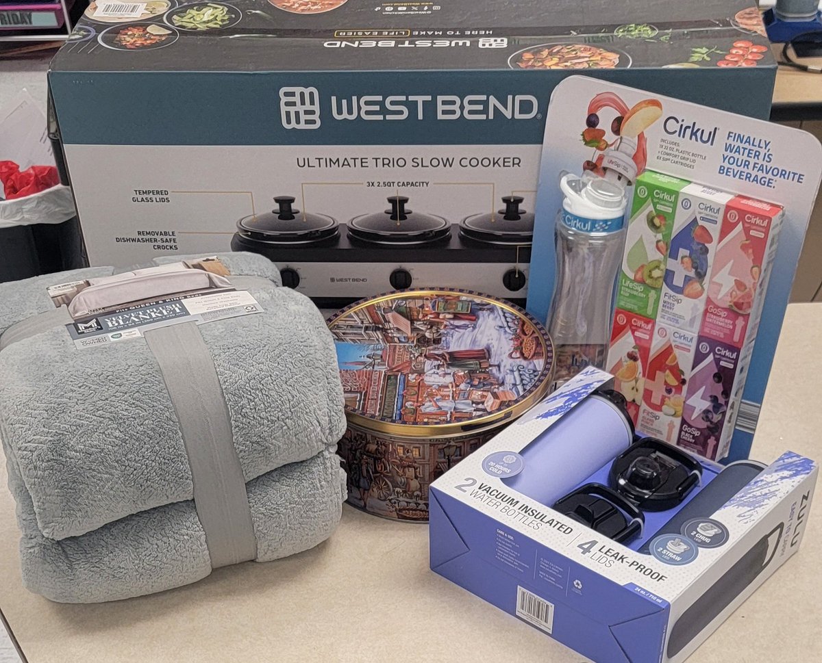 Day 11 of 12 Days of Christmas.    All of us in StuCo want to say, Thanks to Our Awesome Teachers and Staff. We hope you all enjoyed Nachos and the Hunt for the Grinch! <a href="/AlbrightMS/">Albright Middle</a> <a href="/AliefISD/">Alief ISD</a> #WarriorExcellence #HappyGrinchmas #DoYouHaveTheGrinch