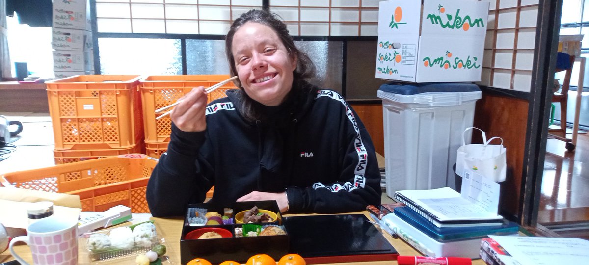 MunehisaS's tweet photo. wwoofをやって良かった〜と思った一日。島食の寺子屋弁当で和食の良さを知り、以前受け入れたスイスの夫妻よりチーズが届いた〜 https://t.co/a5e26XhLvL