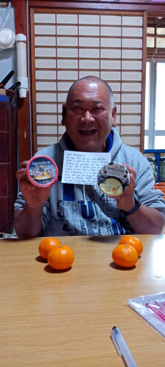 MunehisaS's tweet photo. wwoofをやって良かった〜と思った一日。島食の寺子屋弁当で和食の良さを知り、以前受け入れたスイスの夫妻よりチーズが届いた〜 https://t.co/a5e26XhLvL