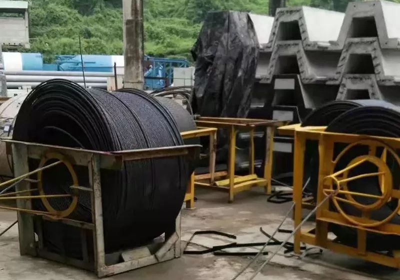 YuanxianM49282's tweet image. High tensile strength low relaxation 1x7 #PCStrand
1x7 PC Strand includes a straight central wire, called a core wire around which are spun six wires in one layer.The outer wires is tightly spun around the central wire with a lay length.
#ConstructionMaterials #ReinforcementSteel