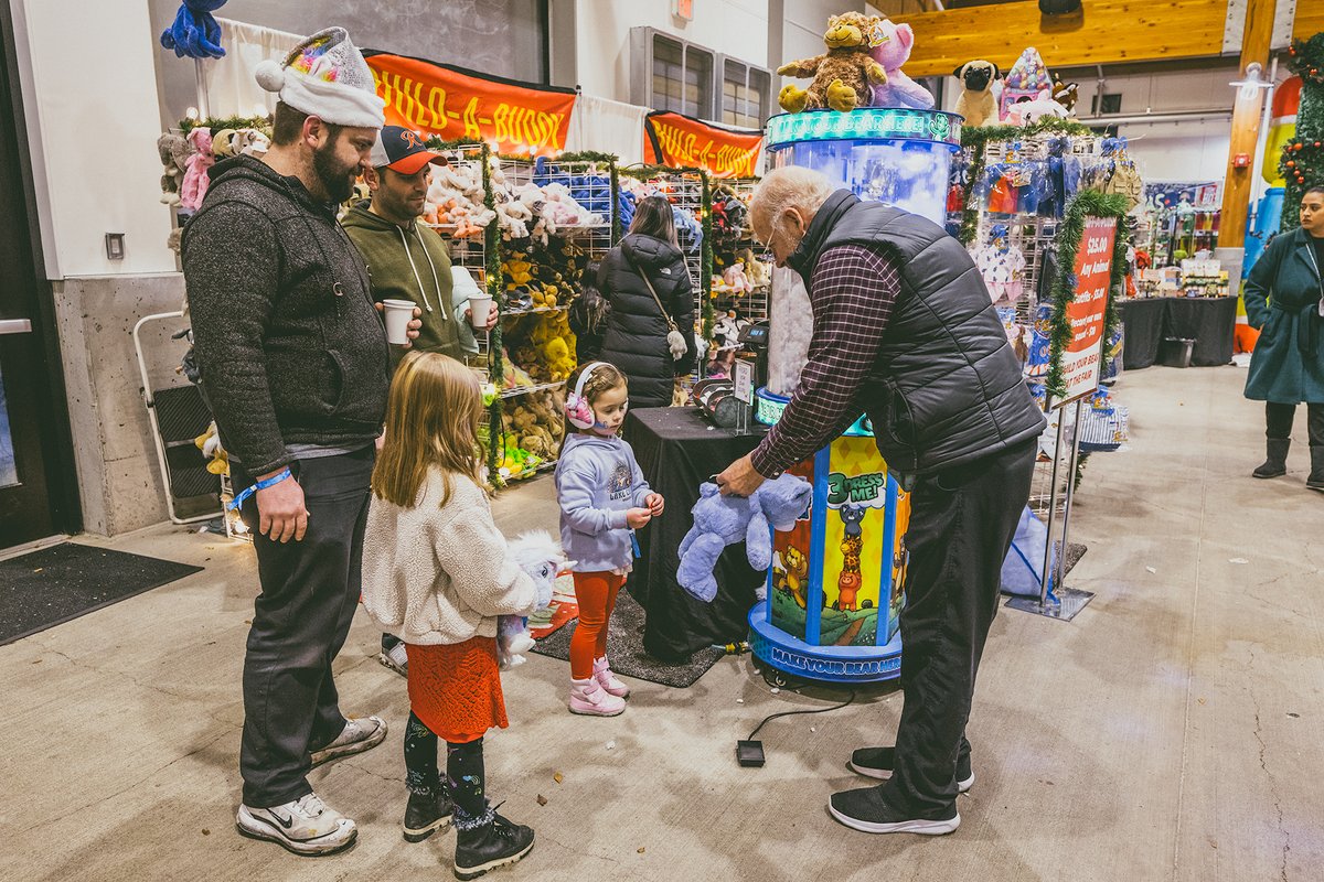 WAStateFairEC's tweet photo. The Holiday Market is packed with bold, one-of-a-kind finds. From unique treasures to unexpected gems, we’ve got the goods to make you look like the holiday MVP.
✨ Take a stroll, snag the perfect gift, and crush that shopping list in record time.
#WSFHolidayMagic https://t.co/pUCQn7vSV2
