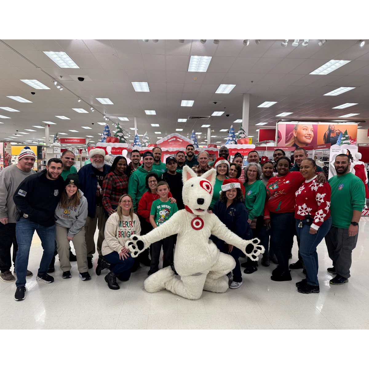 FairviewPD's tweet photo. The Fairview Police Department thanks everyone who donated to our Annual Toy Drive! Thanks to you, the children of Fairview could have a joyful Holiday Season.
Thank you to the volunteers and Target employees who made sure our shopping went smoothly.
#FairviewPoliceDepartment https://t.co/ggw5u0yaeQ
