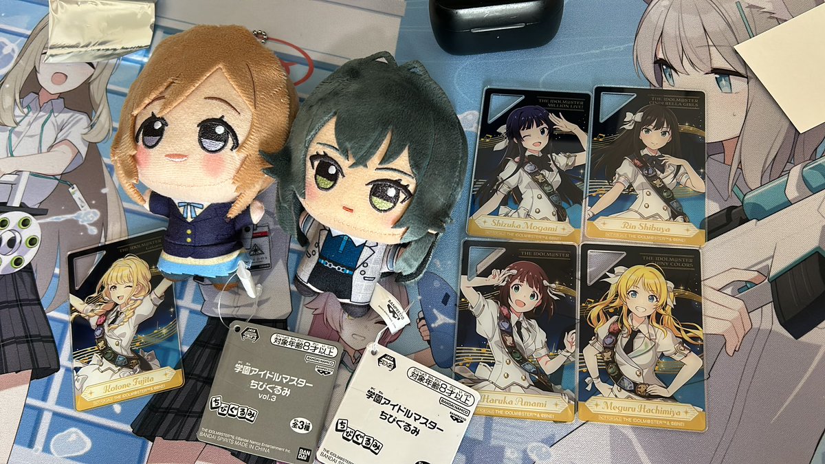 Garchomp549's tweet photo. 戦利品です。ミニアクリルプレート無事ことね出たので大勝利です。対戦ありがとうございました。りなぬいてまぬい嬉しすぎる！ https://t.co/KMFjgPzEgW