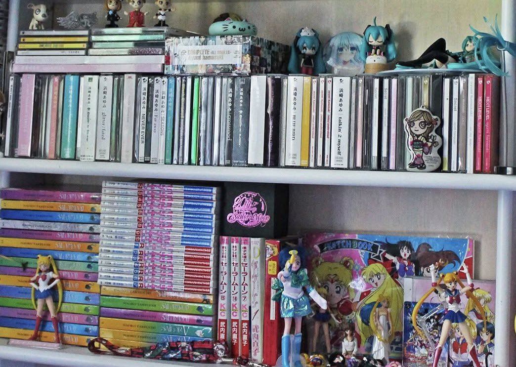 Ayu_Emii's tweet photo. I am feeling extremely emotional. The 5 old me in France grew with Sailor Moon. I start supporting Ayu since my 13. Tell me that both will do a collab?
My room and heart are already full of both of them🩷✨🥹
(Right photo from 2015)
ありがとう@ayu_19980408
#iamTA #iamsailormoon https://t.co/j72OTkHDvE