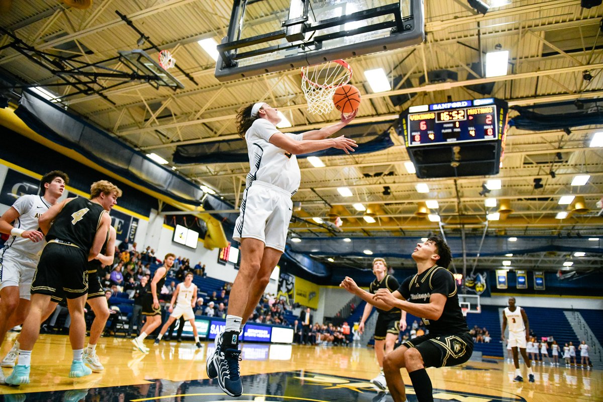 What a night for <a href="/AugieMBB/">Augustana University Men's Basketball</a> 😤

🗞️: bit.ly/3P36QUv

#TougherTogether ⚔️ #BuildingChampions