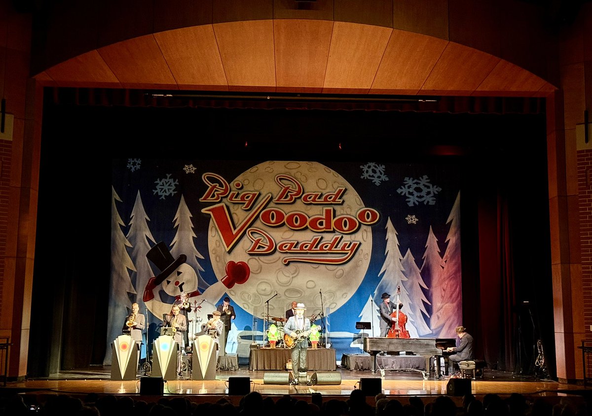 South Milwaukee 🛷🙌🏼 Thanks for coming out!! #holidayshow #bbvd