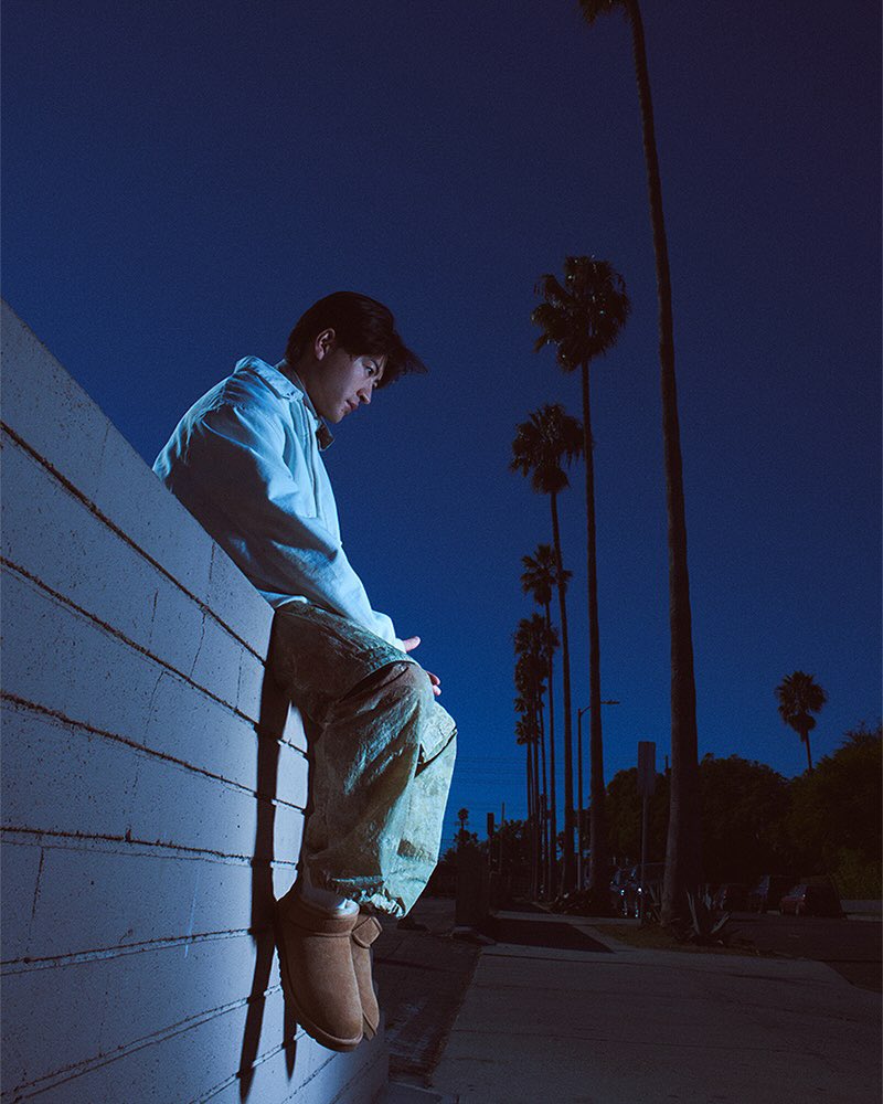 UGGJapan's tweet photo. 佐野玲於さん（ @sanoreofficial  ) が魅せる、Classic Ultra Mini。
 
📍Los Angeles
📷@Hypebeast_JP
 
https://t.co/Mv4CGzohuu  
#佐野玲於
#UGGブーツ
#UGG https://t.co/CJxoSK2rks