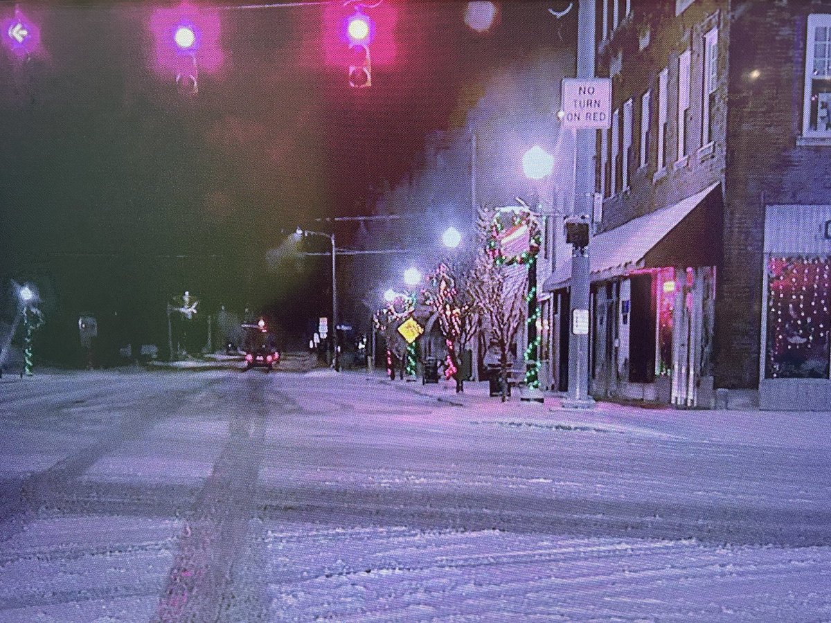JeffPorterWX's tweet photo. Road conditions in #Plainwell per Teanna Barnes and @Lenzczall https://t.co/Cuzi6De779