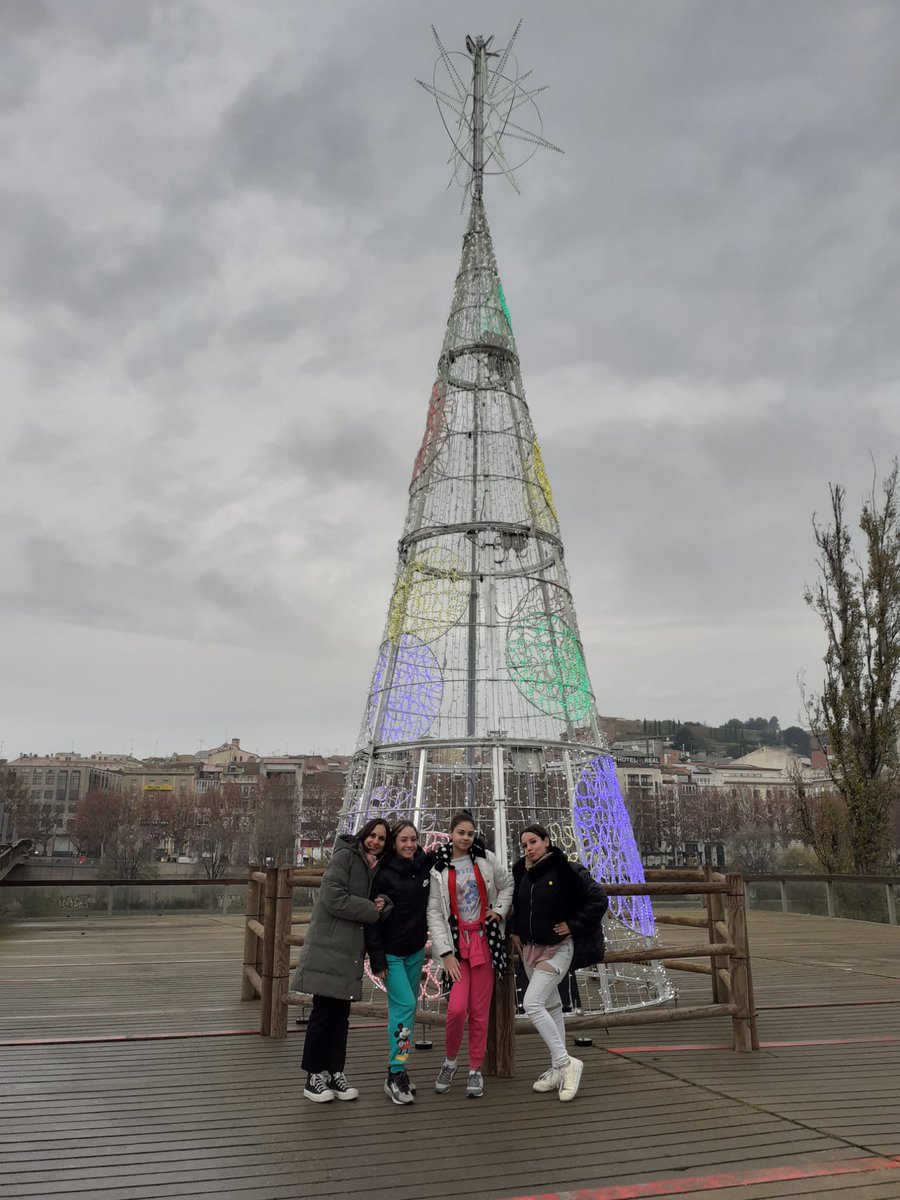 UECPNOLLEIDA's tweet photo. Des de la UEC de Lleida us desitgem unes Bones Festes. Gaudiu molt d'aquests dies i ens veiem el 8 de gener amb alegria i il·lusió! #nadalueclleida2024 @educaciocat @prosec https://t.co/QhUgDfrZ4j