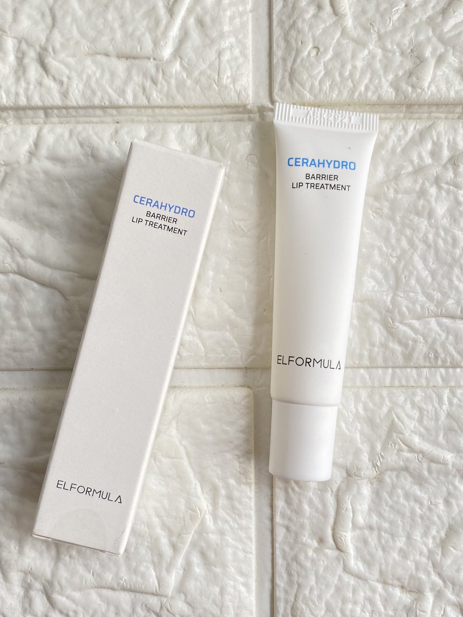 plumpypum's tweet photo. Udah semingguan aku pakai produk lip treatment yang baru aja launching dari Elformula : CERA HYDRO BARRIER LIP TREATMENT
Bau-baunya sih bakalan seviral peeling serumnya deh π
Packagingnya simple, punya aplikator yg memudahkan buat menjangkau sudut2 bibir jugaΒ
#Elformula #CeraHydroBarrierLipTreatment