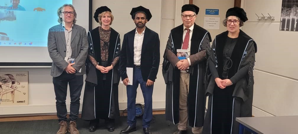 Bulcha Belay Etana obtained his PhD on 19 December 2024, after his successful public defense. The title of his PhD thesis is "Design and Development of Optimal Smart Textile Systems for sEMG Monitoring". Congratulations! 👏
