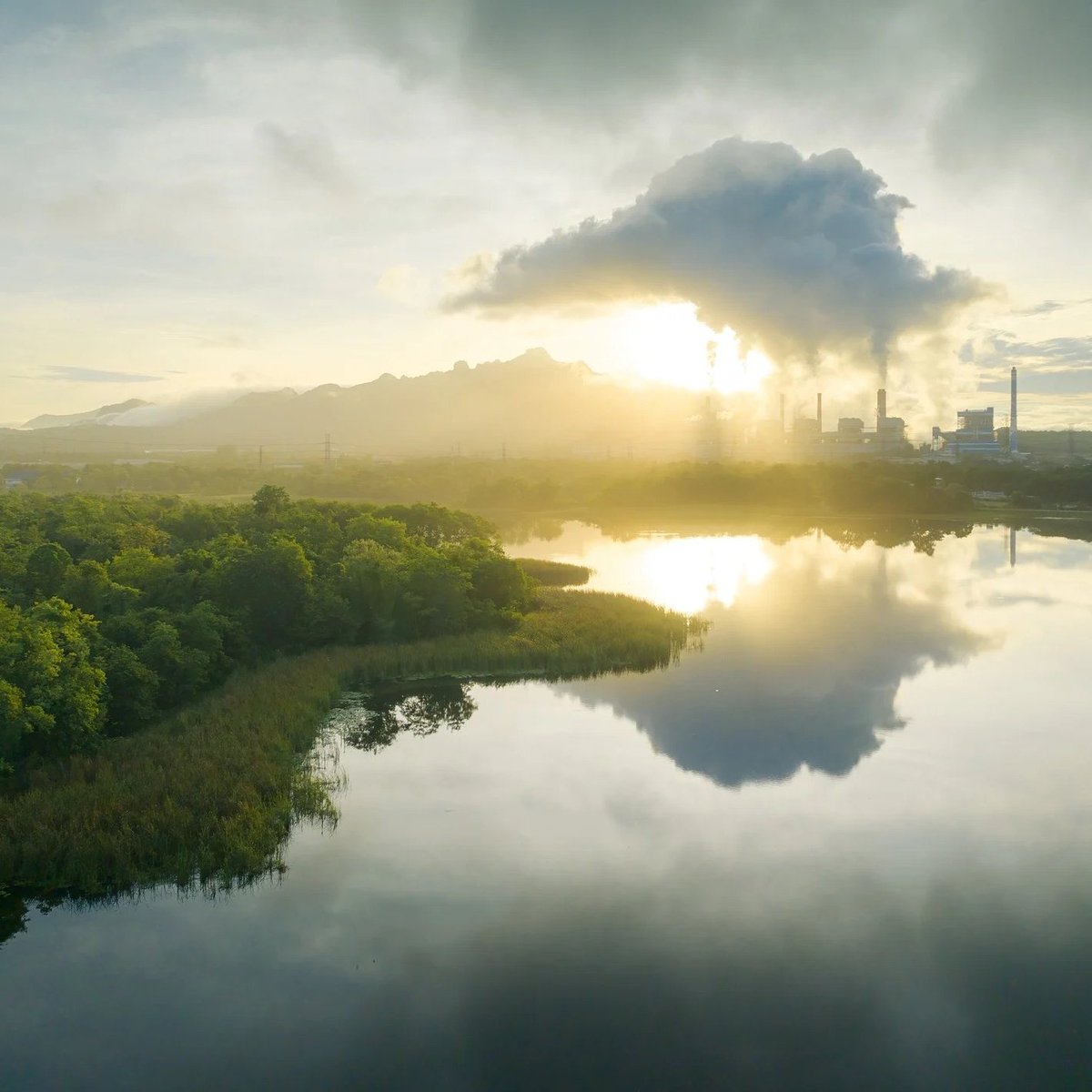 Southeast Asia is on the frontlines of climate change, grappling with extreme weather events like heat waves, cyclones, floods, and droughts. 🌪️

At a recent workshop hosted by the ASEAN Centre for Energy and supported by the Monash Energy Institute, experts stressed the