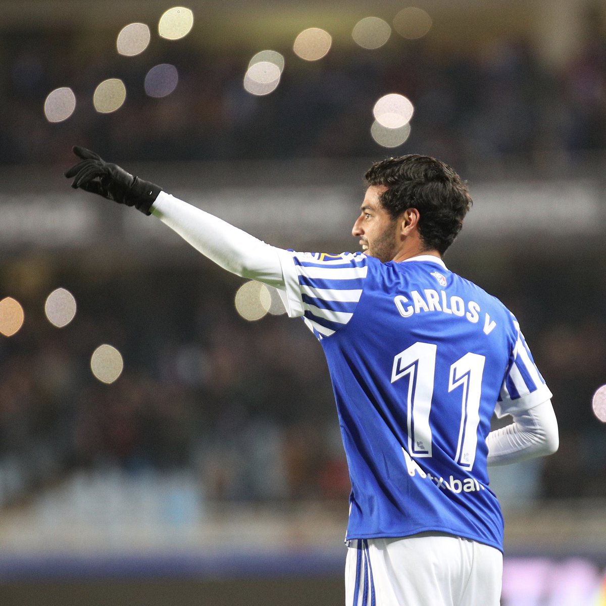 Real Sociedad Fútbol (@realsociedad) on Twitter photo 🕯 𝐓𝐮 𝐥𝐮𝐳 𝐧𝐮𝐧𝐜𝐚 𝐬𝐞 𝐚𝐩𝐚𝐠𝐚𝐫𝐚́.
🔙 Hace siete años <a href="/11carlosV/">carlos vela</a> se despedía de txuri urdin 💙
#HistoriaRS 🕯 𝐓𝐮 𝐥𝐮𝐳 𝐧𝐮𝐧𝐜𝐚 𝐬𝐞 𝐚𝐩𝐚𝐠𝐚𝐫𝐚́.
🔙 Hace siete años <a href="/11carlosV/">carlos vela</a> se despedía de txuri urdin 💙
#HistoriaRS