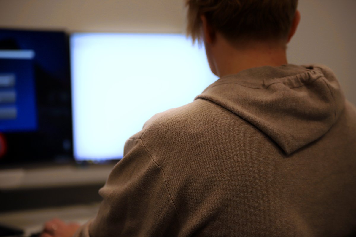 Tarjoamme:
Useita virkoja #poliisiLU lapsirikostutkinnan tiimissä, jossa laadukas työ, oppiminen ja itsestä &amp; muista huolehtiminen on keskeisen tärkeää.
Odotamme:
Kykyä sensitiiviseen asiakkaiden ja järkyttävienkin rikosasioiden kohtaamiseen.
Hae mukaan: valtiolle.fi/fi/tyopaikat/?…