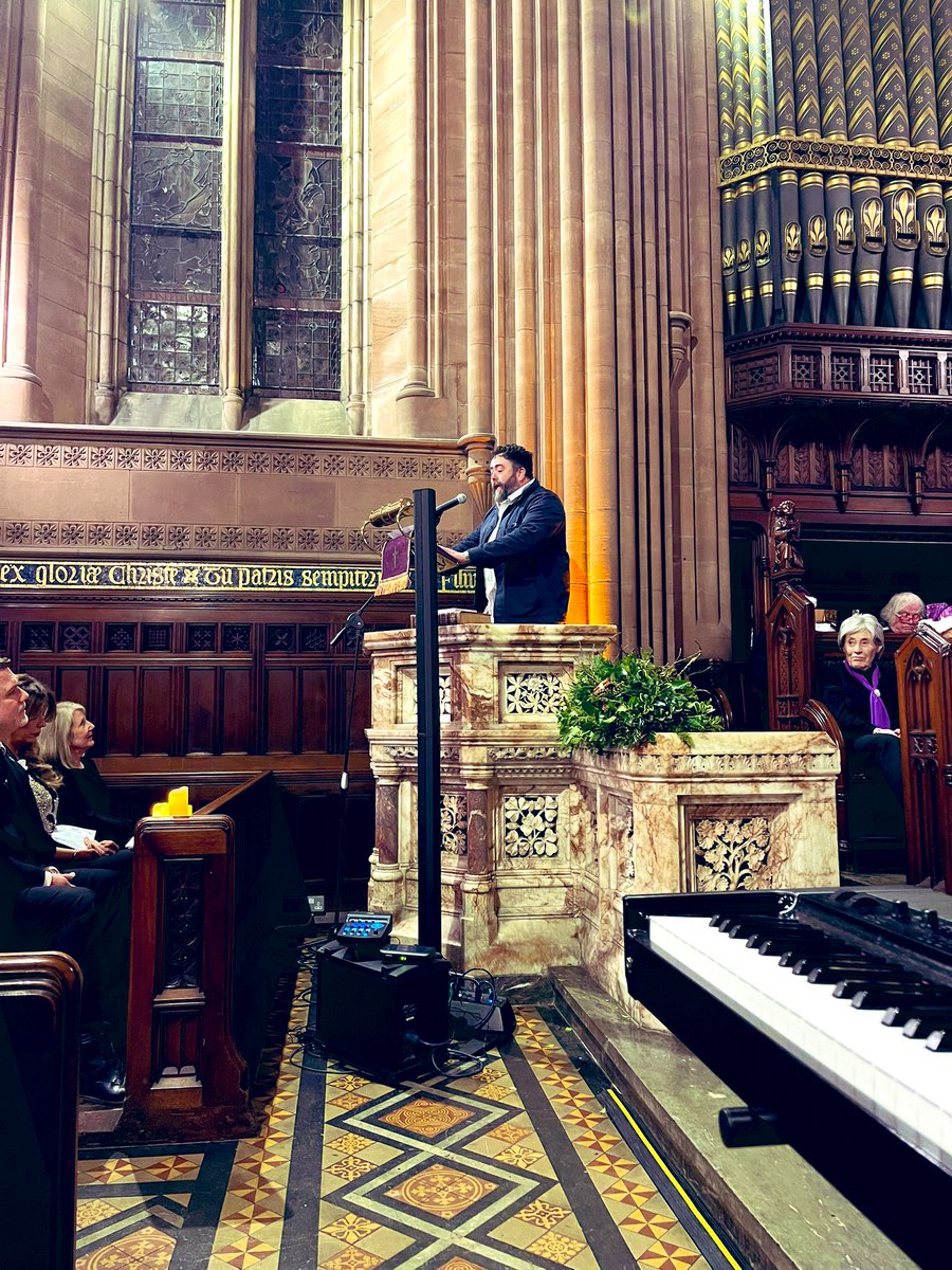 Angelasamata's tweet photo. Thank you @ClatterbridgeCC for asking me to host your beautiful Christmas Celebration at Eaton Chapel. Wonderful to work alongside you @_billyhui @celynjones @kathrynrudge @SingMeMersey Wishing you all a very Merry Christmas ❤️✨🎅🏽🎄🦌 https://t.co/x6bhlNCIbU