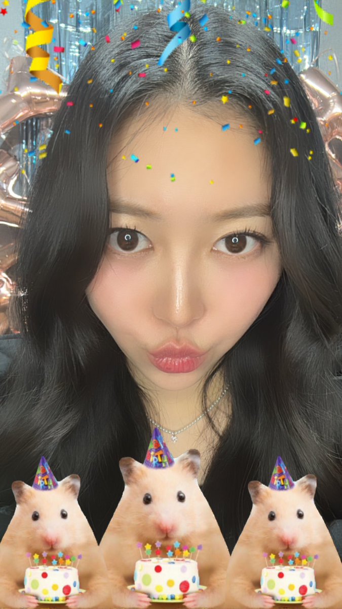 janeeexxyeon's tweet photo. 6시 30분 인스타 라이브 보러와용🤍 https://t.co/PVrhyzXiPj