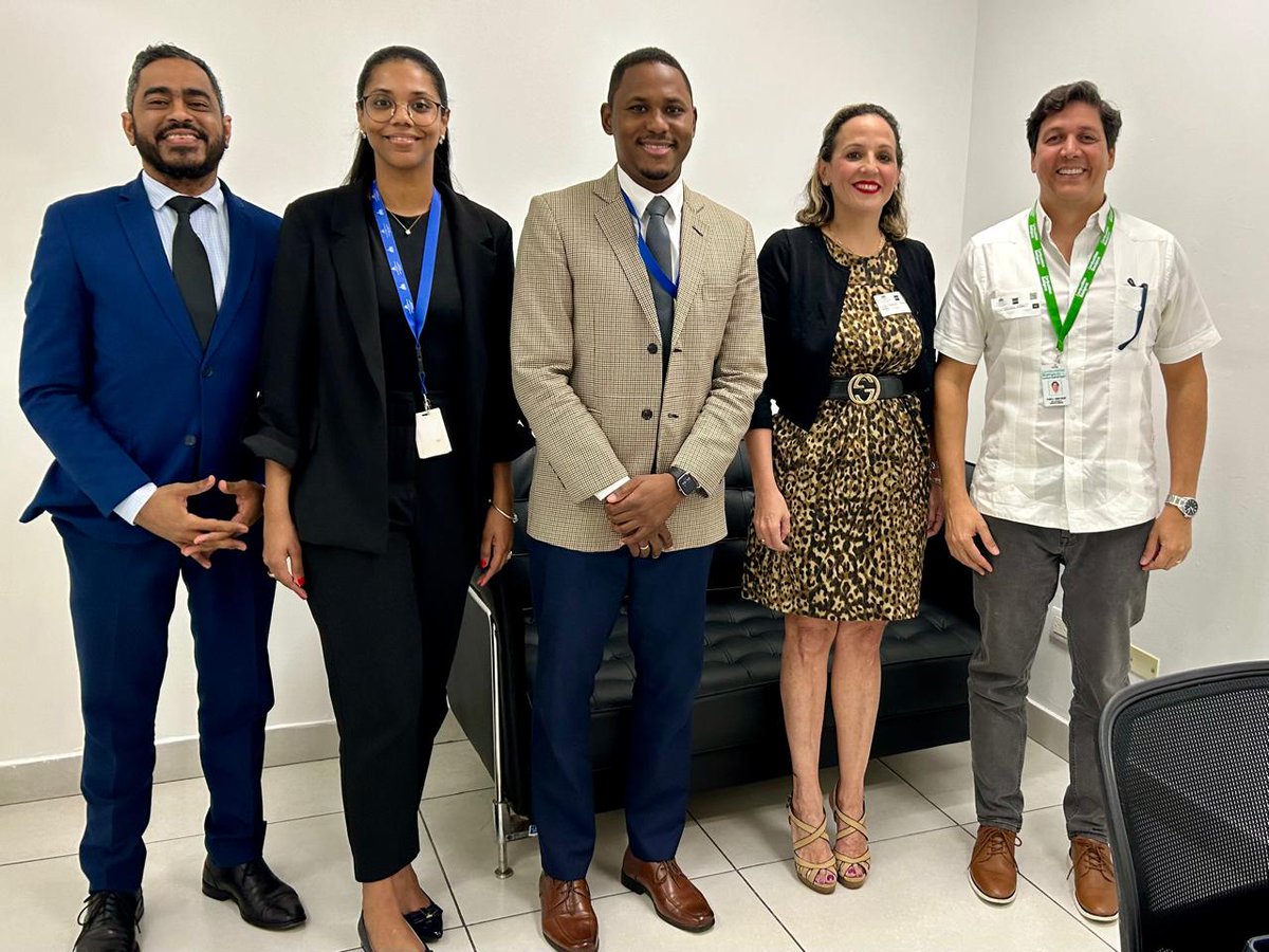 ADECOMRD's tweet photo. Gracias al @MIC_RD por su acostumbrado apoyo. En el día de ayer sostuvimos una constructiva reunión con el Consultor Jurídico Ulises Morlas, y su equipo. https://t.co/gvzii4zTmJ