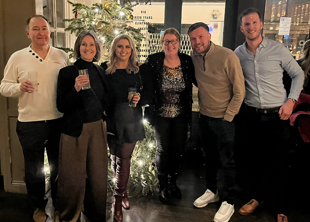 It's been a busy year in the Newcastle office, but the team found time this week for a good old Christmas knees up! 

But who looks the sweetest with their sweet? Rachel? Or Jamie? 🤔

Merry Christmas everyone!