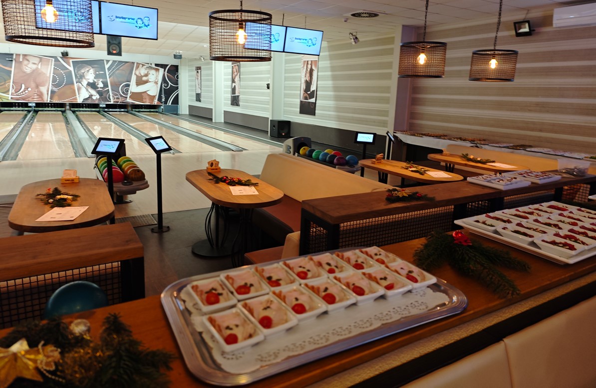 euwid's tweet image. 🎳🎄 Weihnachtsfeier auf der Bowlingbahn! 🎄🎳
Ein Abend voller Spaß, Teamgeist und unvergesslicher Momente: Begleitet von leckerem Essen und erfrischenden Getränken. ✨ Ein herzliches Dankeschön an alle, die diesen Abend so besonders gemacht haben!