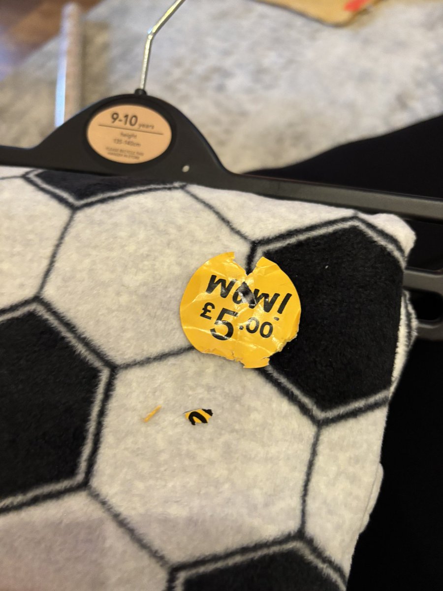 AmyJeff1310's tweet photo. @Georgeatasda you might want to rethink the sticker for next year !!!! Any tips on how to get it off ? Its stuck to the fleece ??? 😡 https://t.co/4ppKB6K34N