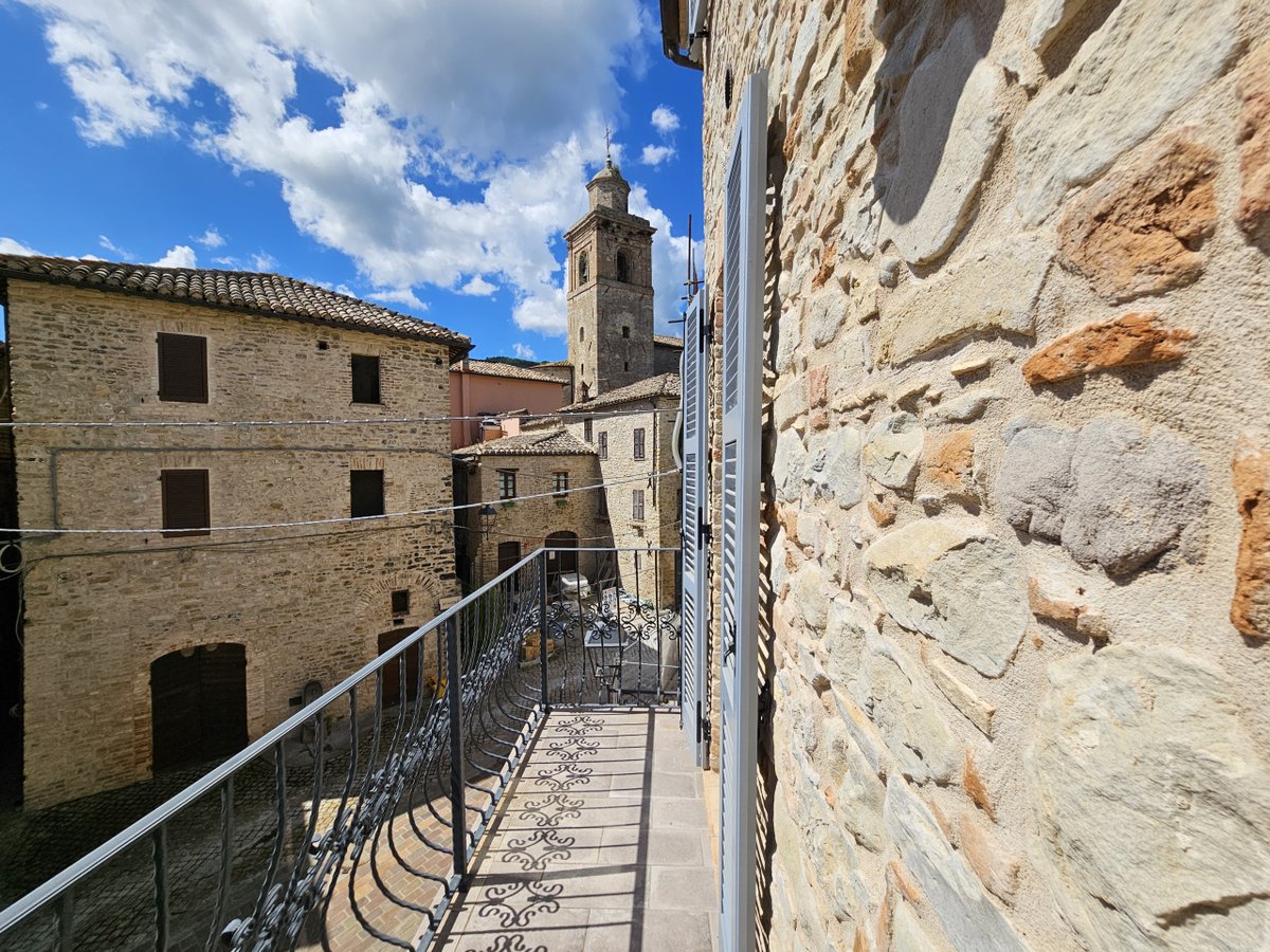 italianhouses's tweet photo. https://t.co/KtHiVSJzXO
In the historic centre of #Rotella, between Ascoli Piceno and the #Adriatic sea (#Grottammare), charming restored #Marchigiano townhouse on 4 levels with panoramic terrace. €260,000.
#italy #property #marche #lemarche #ascoli #piceno #luxury #luxuryhomes https://t.co/6ixS57mlvT