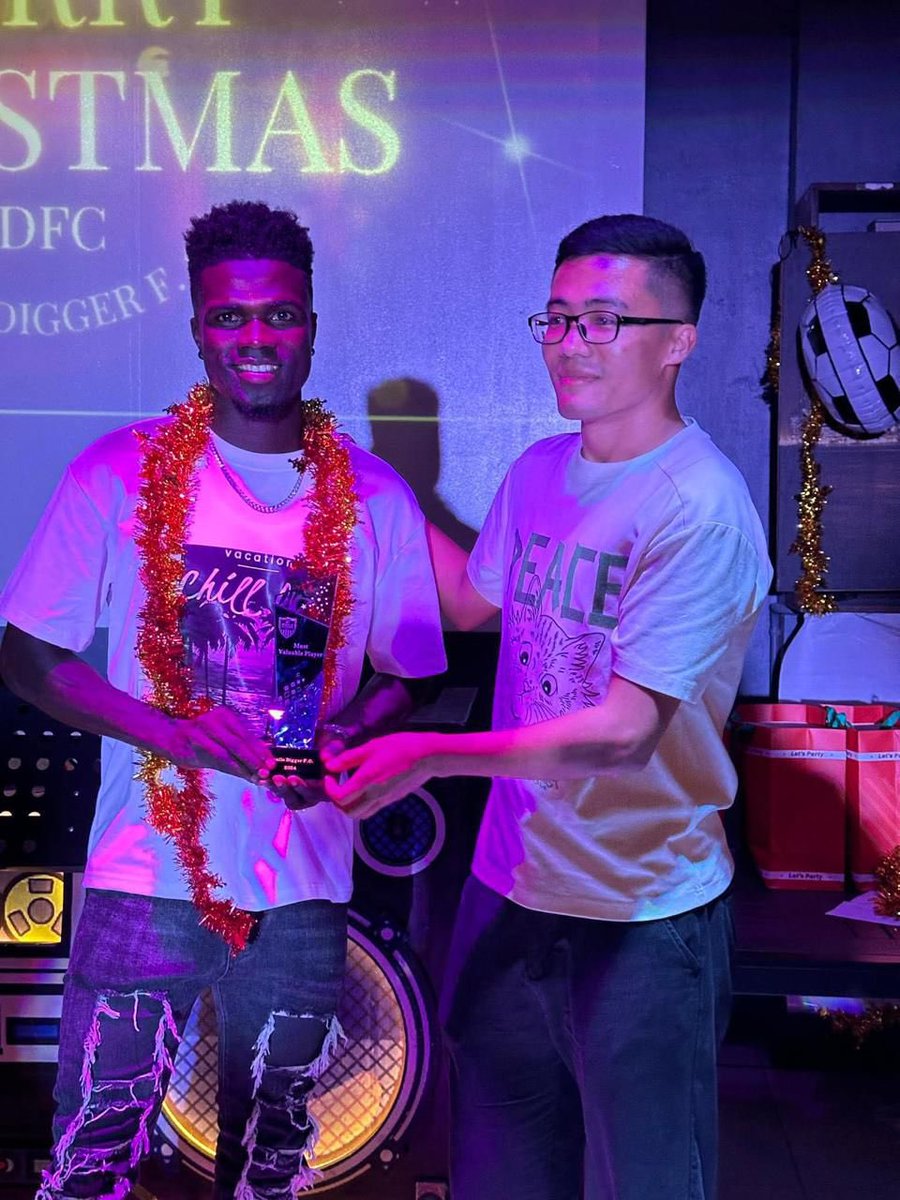 RealDeBanjulFC's tweet image. Congratulations @modou.manneh12 🥰🎉👏🏽!

Join us in congratulating our former star, Modou Manneh who won five awards in Manila Digger FC end of year Award’s Ceremony. 

You deserve all the flowers coming your way, Modou. Keep it up 🤗!

#rdb #modou #real4real #maniladigger