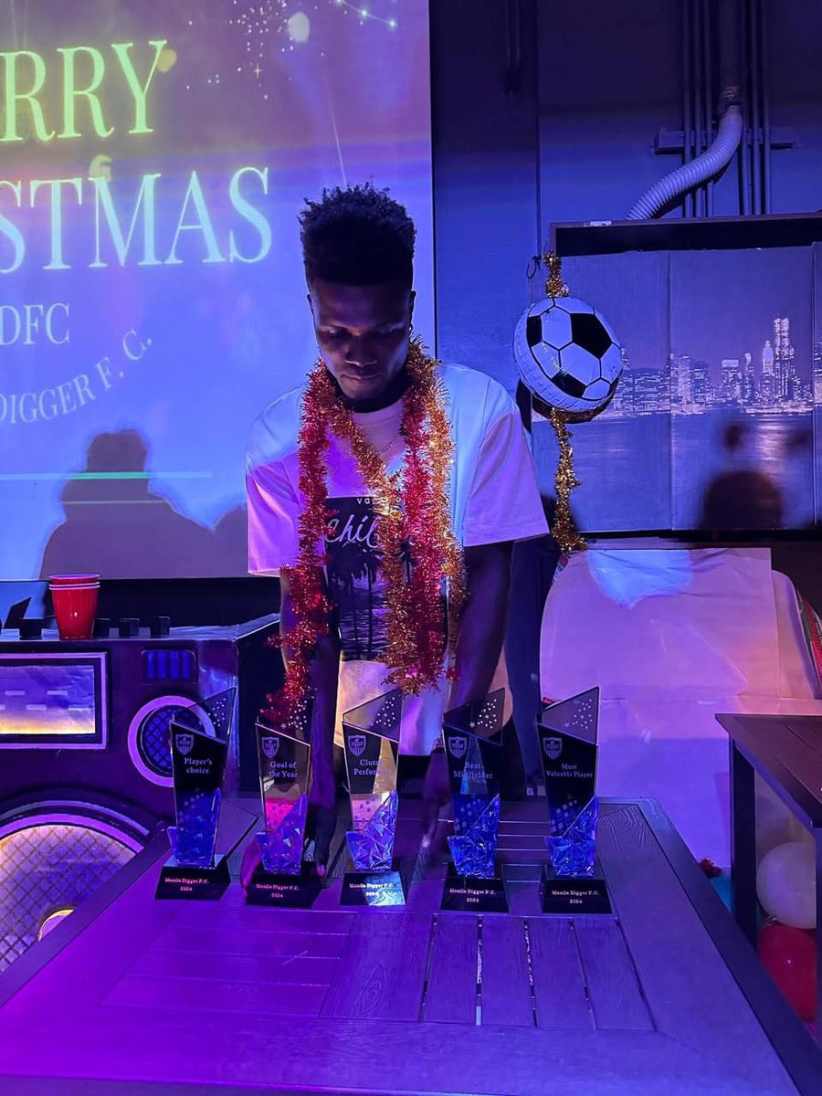 RealDeBanjulFC's tweet image. Congratulations @modou.manneh12 🥰🎉👏🏽!

Join us in congratulating our former star, Modou Manneh who won five awards in Manila Digger FC end of year Award’s Ceremony. 

You deserve all the flowers coming your way, Modou. Keep it up 🤗!

#rdb #modou #real4real #maniladigger