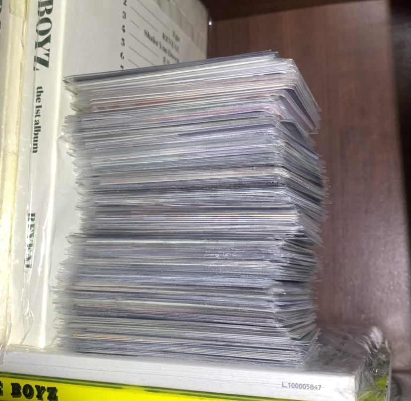 lapakdeobi's tweet photo. halo bii aku mau stopcol dan juàl semua koleksiku start 1k ajaa🤗 ada banyak banget pici all memb esp erigi sama cani!!:> sama ada àlbum dan banyak printilan lain kaya postcàrd stiker dll jugaa🤩 adakah yang mau ditag? Tbask! to tbsell! (@.erigihour) https://t.co/aZJZIFHloK
