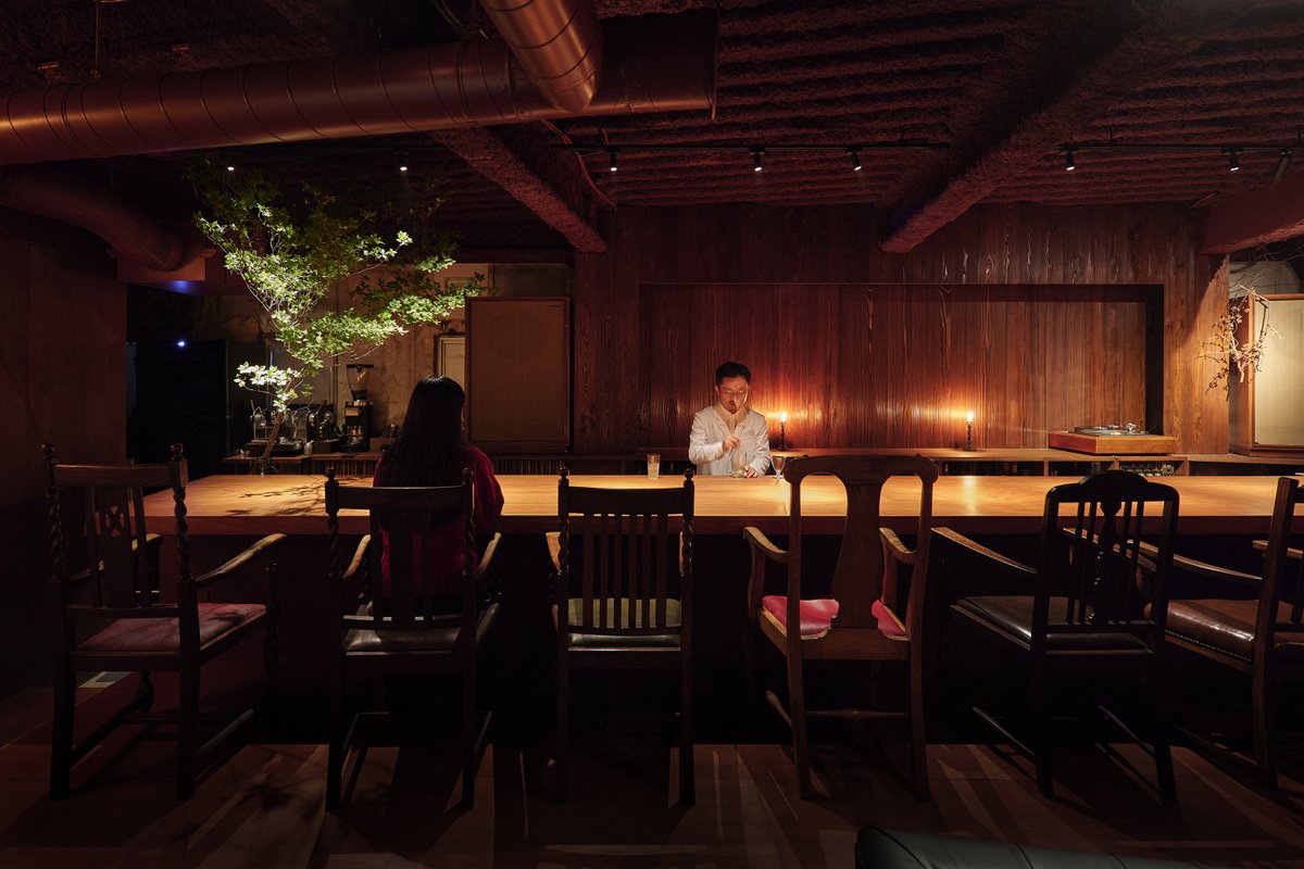 育てていく深紅のbar　-完成しない改修 -

photo : yasuhiro takagi