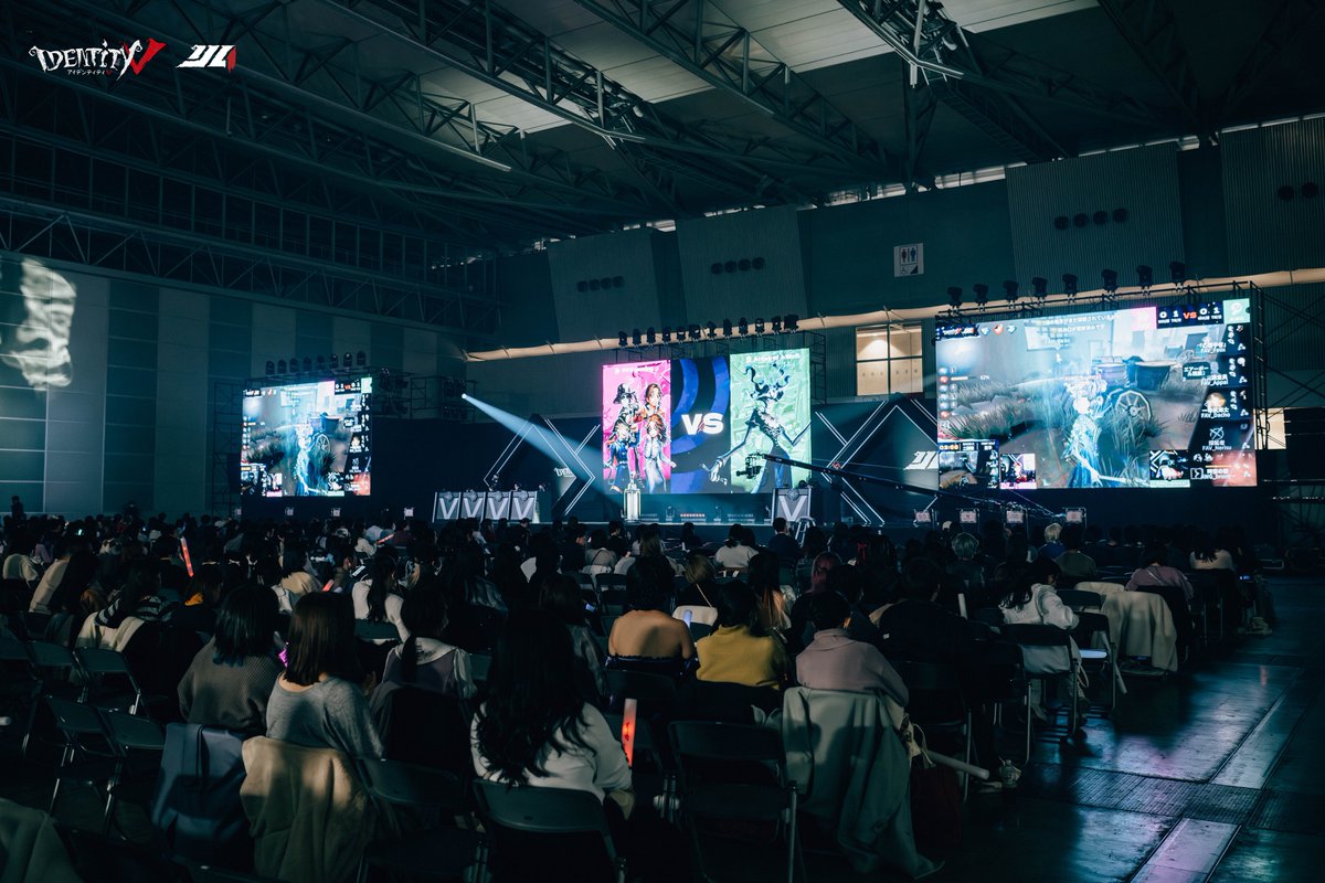 IdentityVJP's tweet photo. ／
#第五人格 Fan Meeting＆秋季IJL決勝戦
「Merry Starry Christmas ～ #月の河マーケット ～」
＼

オフラインイベントは
楽しんで貰えてるかな？
大きなクリスマスツリーに
月の河公園を一部再現した
フォトスポットは必見なの！

残り2日間も楽しんでいこうなの！

#IdentityV
#24秋IJL決勝 https://t.co/g79mLLx7RV