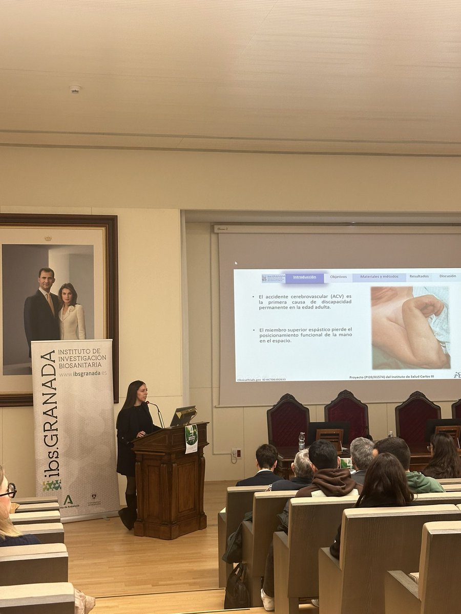ibsGRANADA's tweet photo. En la primera mesa exploramos cómo cirugía, ejercicio, mindfulness y hábitos saludables transforman vidas. 👏 Presentaciones destacadas de las Dras. Patricia Hurtado, Raquel Sanabria y el Dr. Víctor Segura.

#SaludRehabilitación #InnovaciónClínica #SomosGranadaSalud https://t.co/GNBgAV1r3g