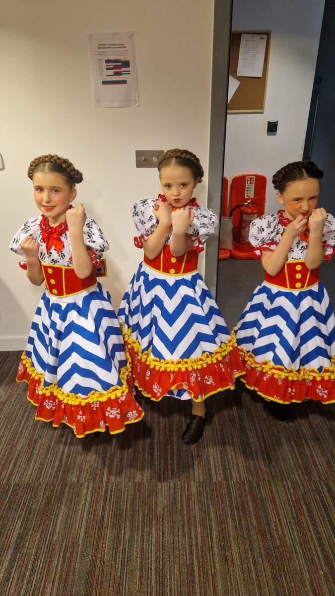 MrsVM_Thatto's tweet photo. What a treat it was to watch our girls dancing in the pantomime Peter Pan! To dance at this level requires enthusiasm, expression, pride, resilience and physical health (so many of our school values). We’re proud of you girls! @MrsB_Thatto @MrsLW_Thatto 🌟🌟🌟 https://t.co/ueJDd9HDXC