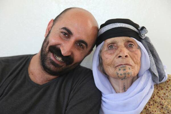 medya_EU's tweet photo. Kürt halkına ve kamuoyuna yerinden, doğru bilgi aktarmak için mevziden, mevziye koşan özgür basın emekçisi devrimciler; Nazım Daştan ve ANHA muhabiri Cîhan Bilgin faşist Türk devletinin terör saldırısı sonucu katledildi. #ÖzgürBasınSusturulamaz https://t.co/qCOpTi7NGQ