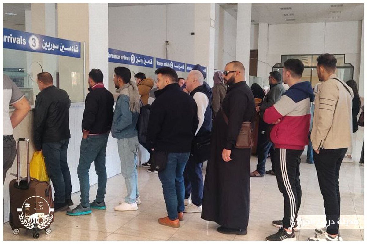#Syria: Nasib border crossing with Jordan reopened yesterday after a 2-week closure following downfall of Assad.
200+ trucks with food supplies and construction materials and over 7,000 Syrians already crossed it. 
x.com/QalaatAlMudiq/…