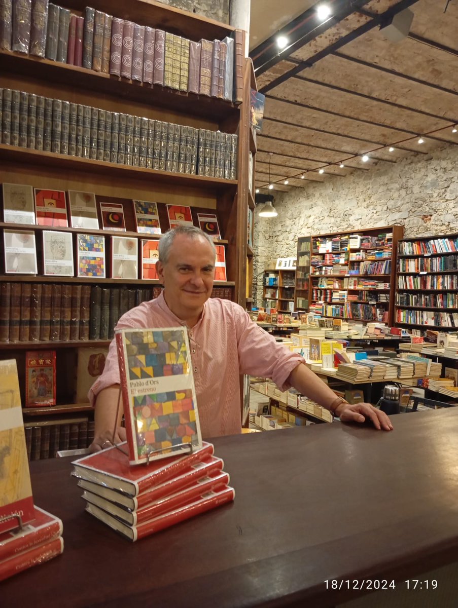 pablo_dors's tweet photo. En la librería Verso Suelto de Montevideo presentando mi obra literaria acompañado por el filósofo Horacio Bernardo. https://t.co/SRgWOhQ5gM