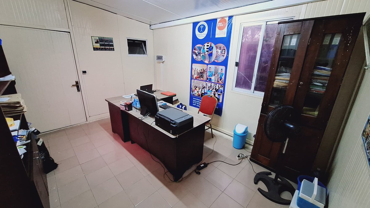 HF_cotedivoire's tweet image. Le Jeudi 19 décembre 2024, a été inauguré le siège social de l'ONG #Humanityfirst #cotedivoire au #Vallons II #Plateaux, #Abidjan. 
Ce siège social comprend deux bureaux, un entrepôt et un salle de réunion. 
@HFI1995 @HumanityFirstUK @Ahmadiyya_CI @YayaOuttara