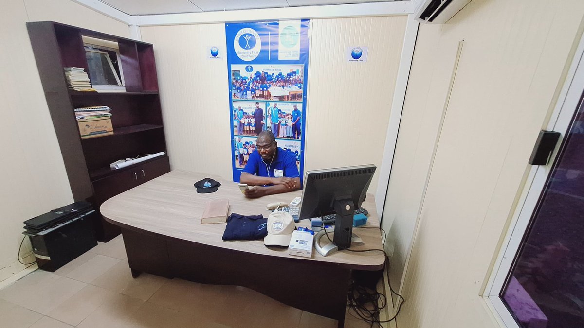 HF_cotedivoire's tweet image. Le Jeudi 19 décembre 2024, a été inauguré le siège social de l'ONG #Humanityfirst #cotedivoire au #Vallons II #Plateaux, #Abidjan. 
Ce siège social comprend deux bureaux, un entrepôt et un salle de réunion. 
@HFI1995 @HumanityFirstUK @Ahmadiyya_CI @YayaOuttara