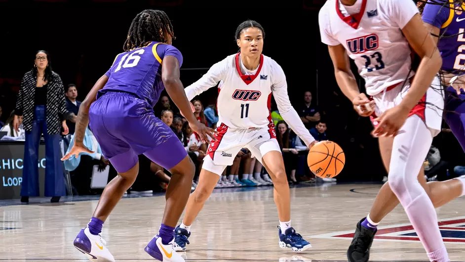 hoopheroines's tweet photo. Arin Freeman | @ArinFreeman 

19 points
7-of-11 fg's
1-of-3 3's
4-of-4 ft's
6 rebounds
4 assists
1.27 PPP

...in @UIC_WBB 91-73 loss to No. 5 LSU. https://t.co/ERS8jqo1IA
