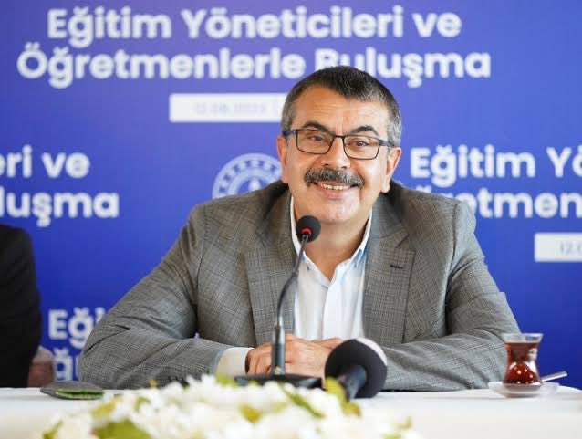 Sayın Bakanımız <a href="/Yusuf__Tekin/">Yusuf Tekin</a> Uzman Öğretmenlik Kılavuzunu ne zaman yayımlayacaksınız? 
<a href="/Yusuf__Tekin/">Yusuf Tekin</a>