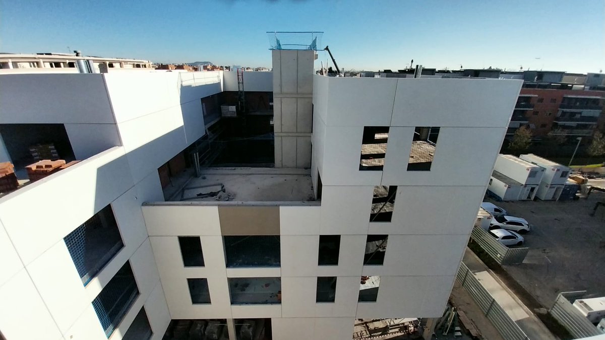 La promoció de la Cooperativa Obrera de Viviendas <a href="/COVElPrat/">COV</a> , ha assolit el 50% de l'execució de les obres i esperem completar l'edifici a l'estiu del 2025.
Per un 2025 ple de noves portes obertes!
#Bones #festes!