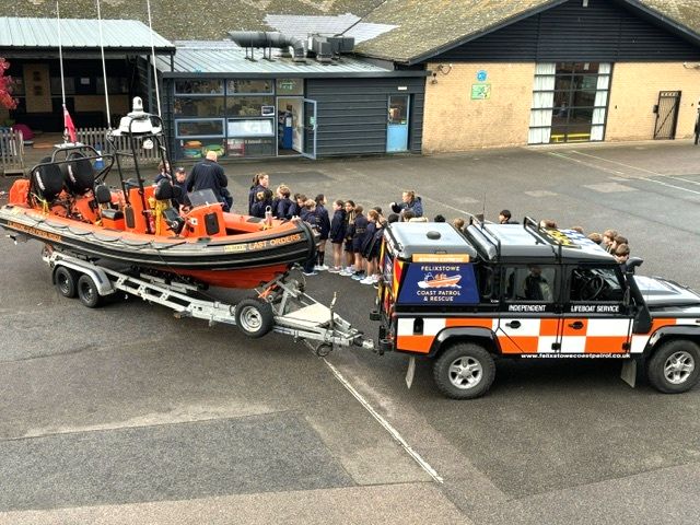 🎁Our Charities Committee have raised over £4000 this term for our chosen charities including Cardiac Risk in the Young, Families in Need, East Anglian Childrens Hospice and Felixstowe Coastal Patrol. Our outreach work culminated with carols at the Bethesda Eventide Care Home.