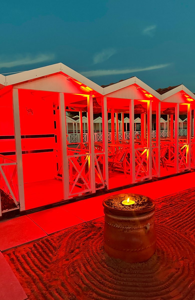 A festive atmosphere gracefully envelops the Augustus Hotel &amp; Resort. The air is filled with a sense of celebration, where elegance meets the magic of the season, creating an unforgettable setting for cherished moments.

#AugustusHotelResort #LuxuryLifestyle #FortedeiMarmi