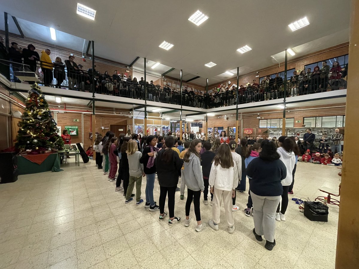 Ayer con el festival de Educación Infantil y hoy con el de Educación Primaria os deseamos una Feliz Navidad y un prospero año #2025 a toda la comunidad educativa del <a href="/ceipgonzalo/">Ceip Gonzalo Fernández de Córdoba</a> #MerryChristmas #felizaño